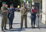 Funkcjonariusz Służby Celno-Skarbowej przedstawia historię Grobu Nieznanego Żołnierza