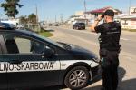Funkcjonariusze Mazowieckiego Urzędu Celno-Skarbowego prowadzą działania prewencyjno-kontrolne na terenie bazarów w Wólce Kosowskiej