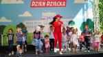 Na głównej scenie Mistrzyni Polski i Europy w fitnessie ćwiczy z dziećmi różne układy