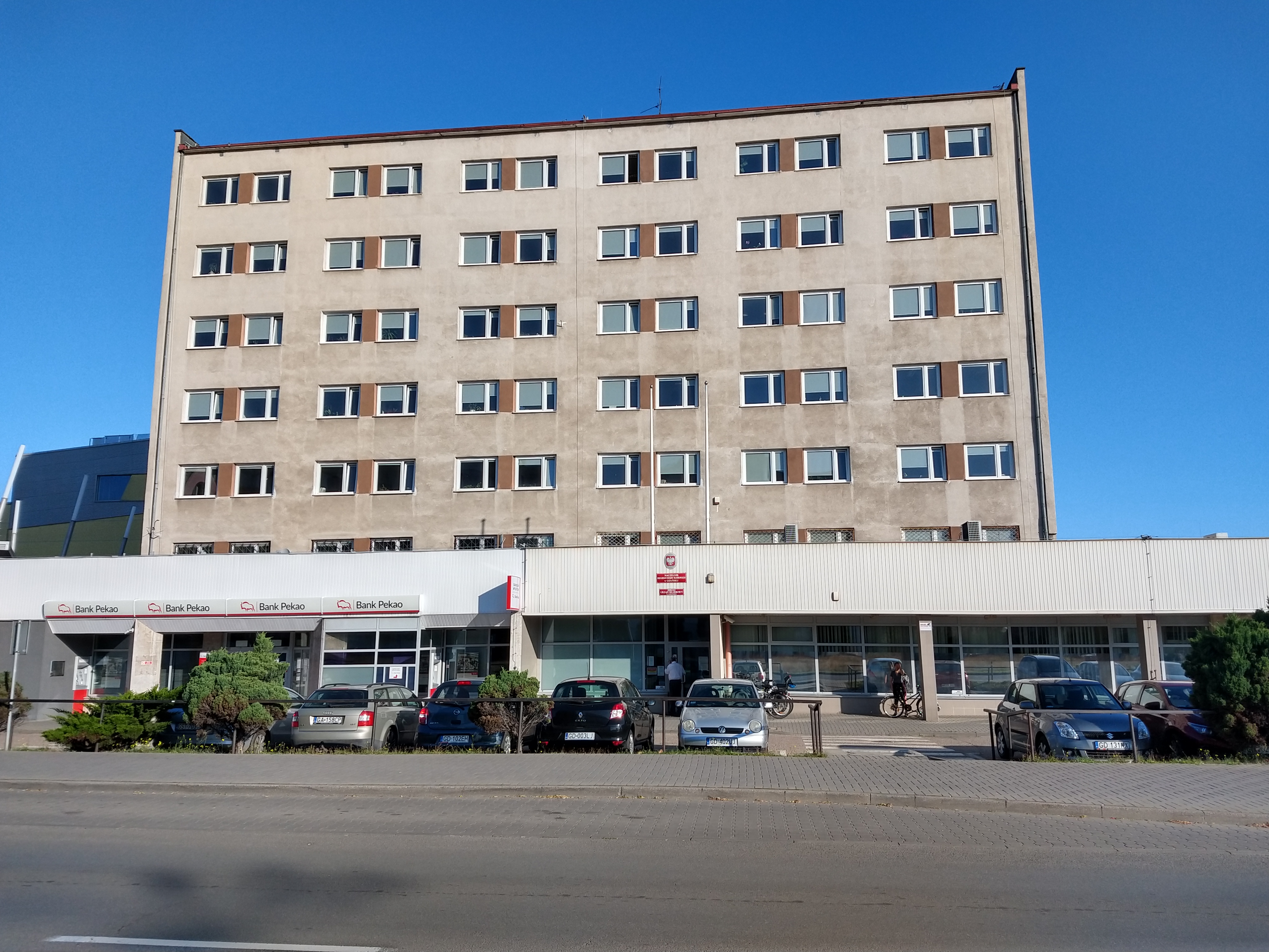 Wejście do budynku, w którym mieści się Drugi Urząd Skarbowy w Gdańsku