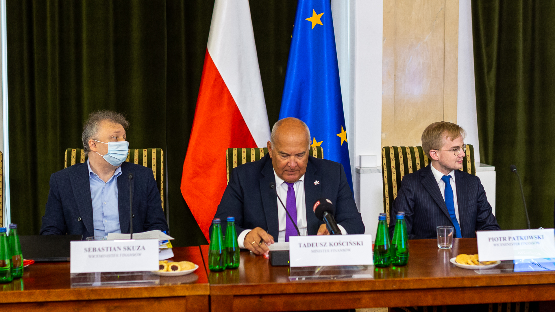 Minister Tadeusz Kościński z wiceministrami Sebastianem Skuzą i Piotrem Patkowskim