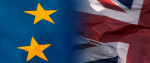 Fragment flagi unijnej (dwie gwiazdy na niebieskim tle) i fragment flagi Wielkiej Brytanii.