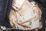 Plik banknotów euro, które podróżny przewoził w bagażu podręcznym i nie zgłosił je w deklaracji dewizowej