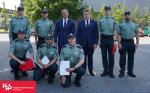 Pamiątkowe zdjęcie kierownictwa izby i nowo przyjętych  funkcjonariuszek