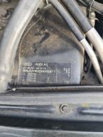 Samochód osobowy Audi A4 kombi, w kolorze granatowym, rok produkcji 1999, zniszczony, napędzany ON