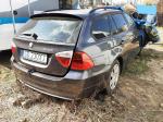 Samochód osobowy BMW 320i, kombi. Powypadkowy, uszkodzony przód samochodu. Wybita poduszka powietrzna  