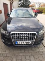 Samochód osobowy  Audi Q5 S-LINE, typu SUV, kolor czarny. 