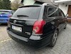 Samochód osobowy Toyota Avensis kombi w kolorze czarnym. 