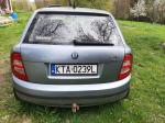 Samochód osobowy Skoda Fabia koloru srebrny metalik w odcieniu błękitu 