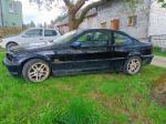 Samochód osobowy BMW 318CI COUPE koloru czarnego, Uszkodzony, widoczna korozja, brak przednich reflektorów 