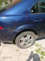 Samochód osobowy Ford Mondeo Sedan w kolorze granatowym
