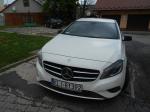 Samochód osobowy Mercedes Benz w kolorze białym