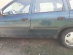 Opel Corsa,  rok produkcji 1997.  Jeden kluczyk. Pojemność silnika 1389 cm3, oznaki korozji.
 