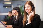 Pracownicy call center odpowiadają na telefony podatników