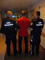 Drugi podejrzany o przemyt narkotyków prowadzony przez funkcjonariuszy celno-skarbowych na oddział szpitalny